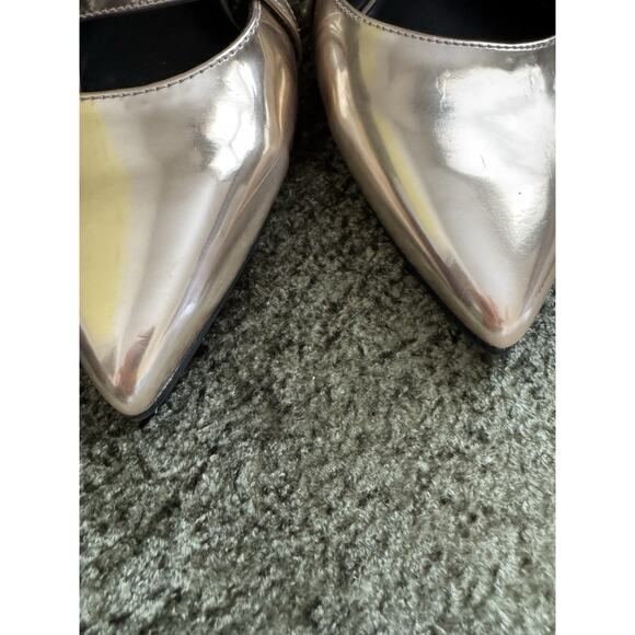 👻Guess Charm Gold Sling Back Flats 9 - Picture 4 of 8
